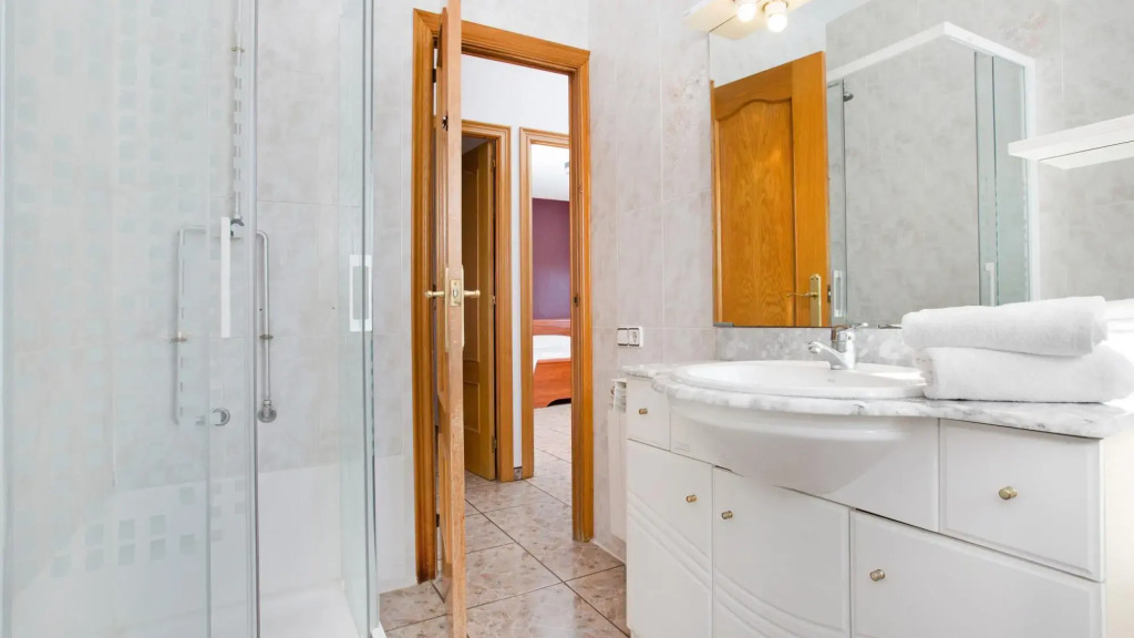 Ona in Vidreres with 3 bedrooms and 2 bathrooms