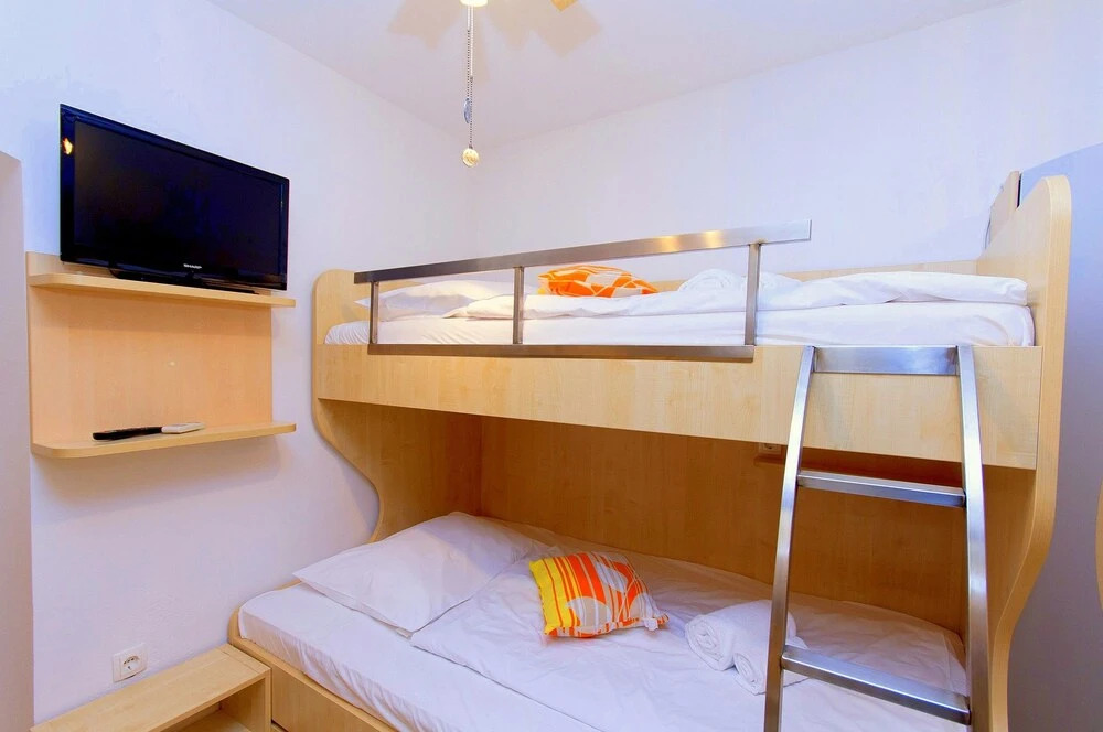 La Vela Guest House AK