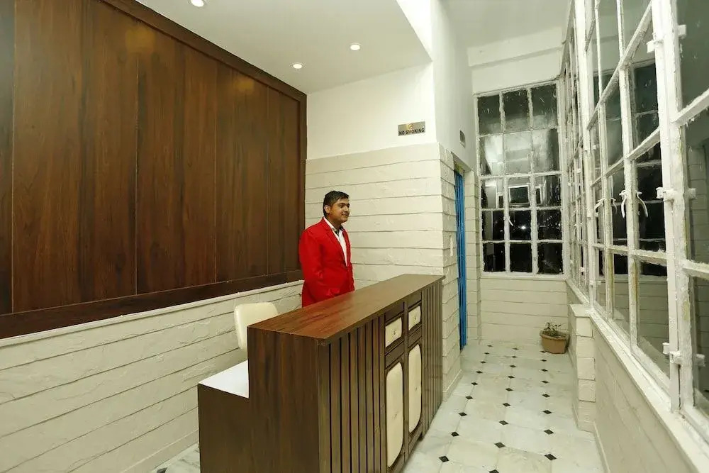OYO 8989 Hotel Raj