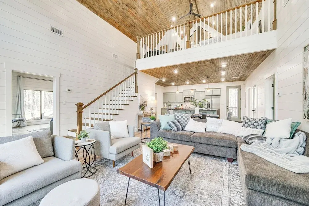 Broken Bow Cabin w/ Hot Tub & Covered Deck!