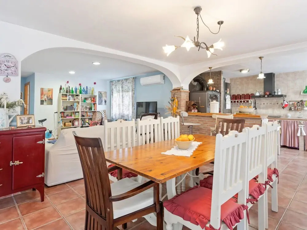 Lovely Chalet in Polop With Swimming Pool