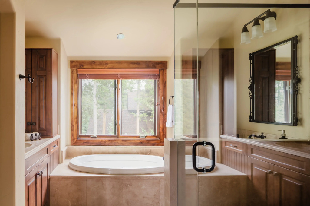 Fletcher by AvantStay | Mins Frm the Slopes & Main St | Mountain Cabin w/ Spa