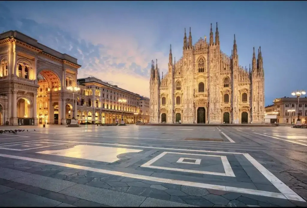 Unique Penthouse 10 Steps from Duomo
