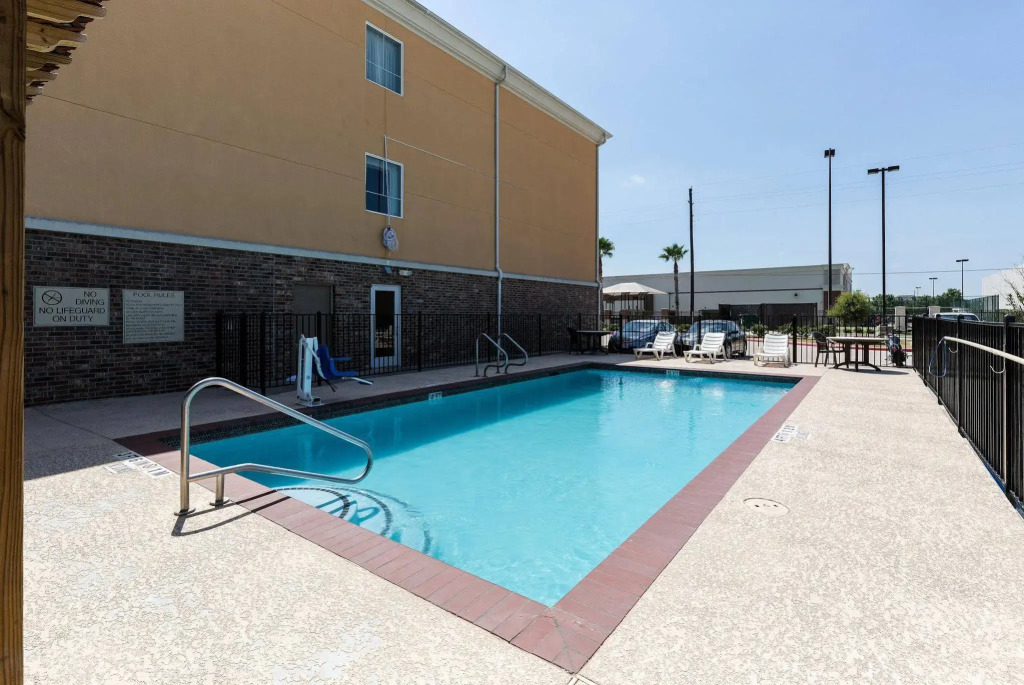 Comfort Suites Pearland