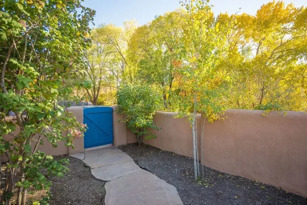 Casa Contenta - Charming East Side Family Home With Hot Tub, Walk to Canyon Rd