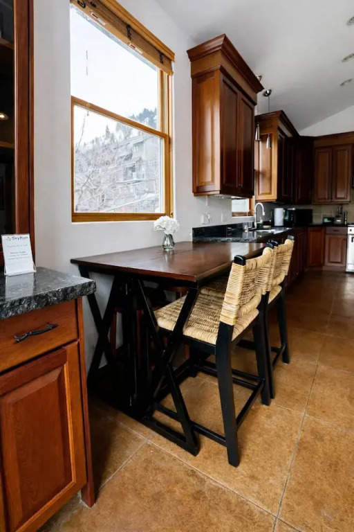 502 Woodside Gold Coast! 6 Bedroom Home by RedAwning