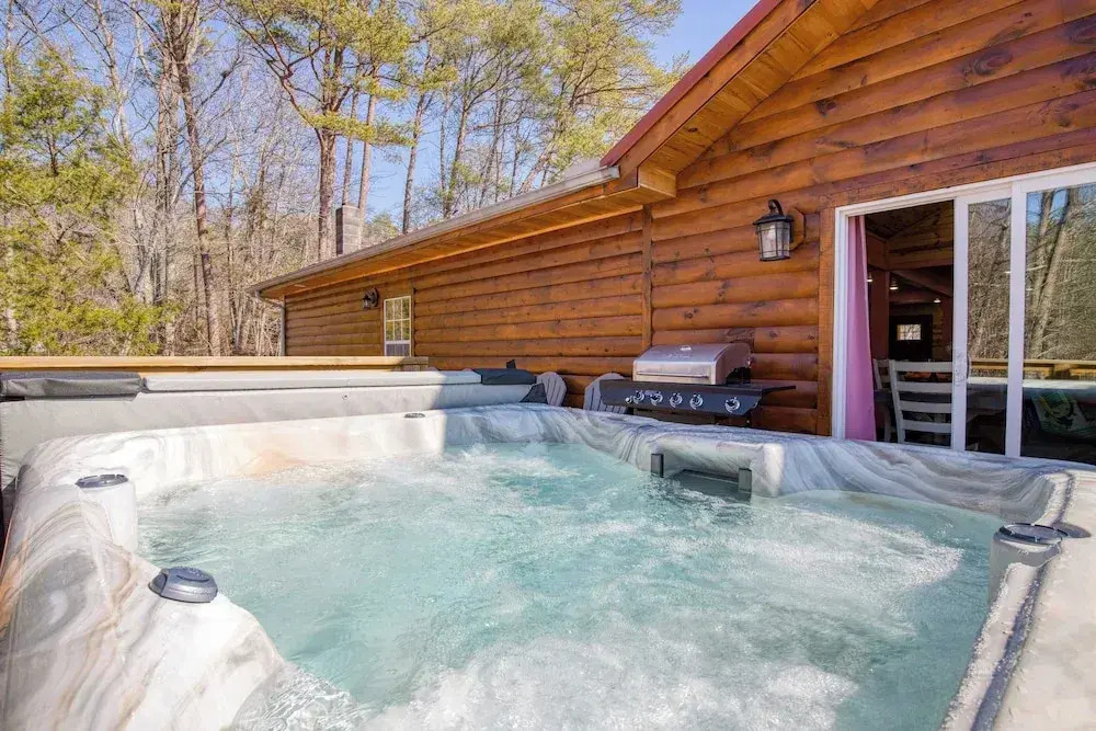 Pink Pines by Avantstay Luxury Aesthetic Dream Home, Indoor Pool, Hot Tub