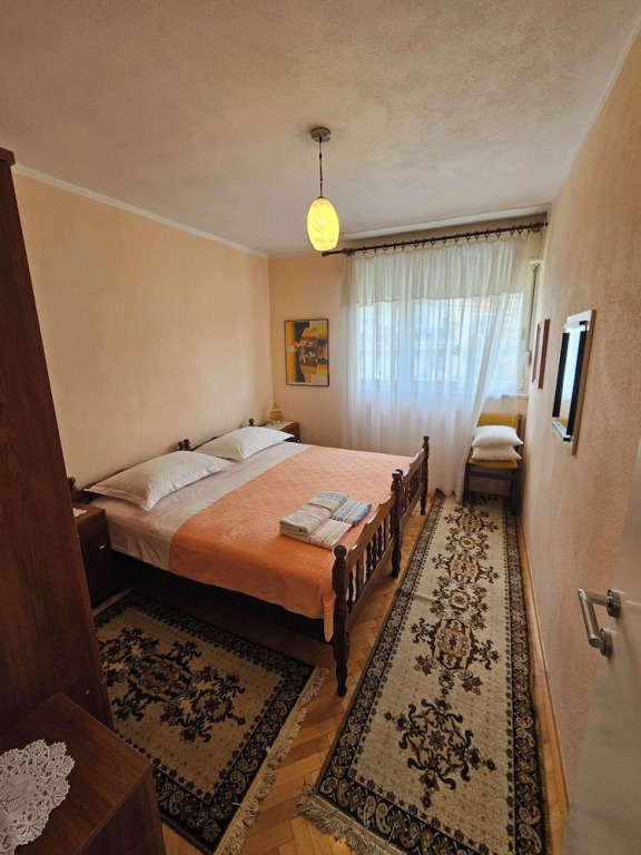 Oleander, Three-bedroom Apt in Trogir