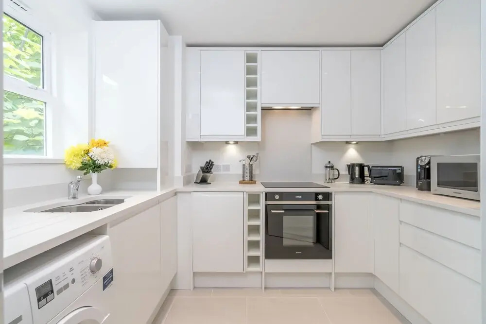 Sunny 2BR apt in the heart of Vauxhall, by subway