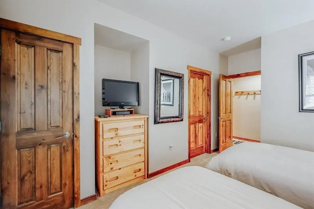 Perfectly Placed 2 Bedroom Vacation Rental in Historic Downtown Breckenridge With Access to Hot Tub and Pool
