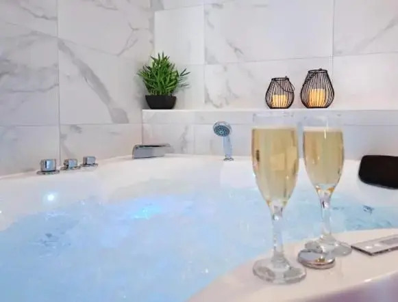 Majord'Home Spa 4*-L'élégance-Balnéo Vieille Ville