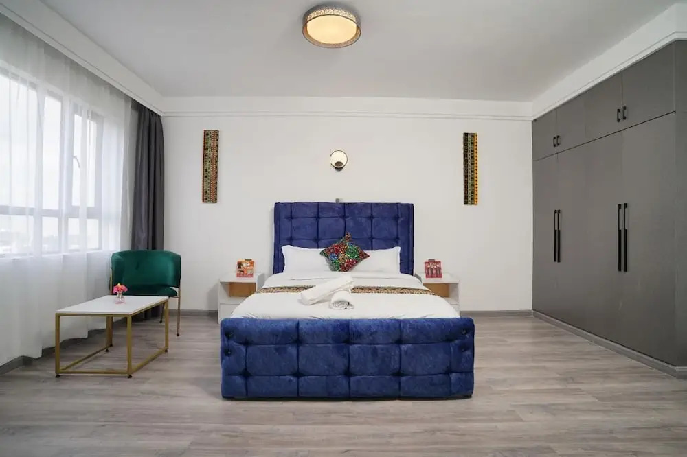 Lux Suites Platinum Oak Residency