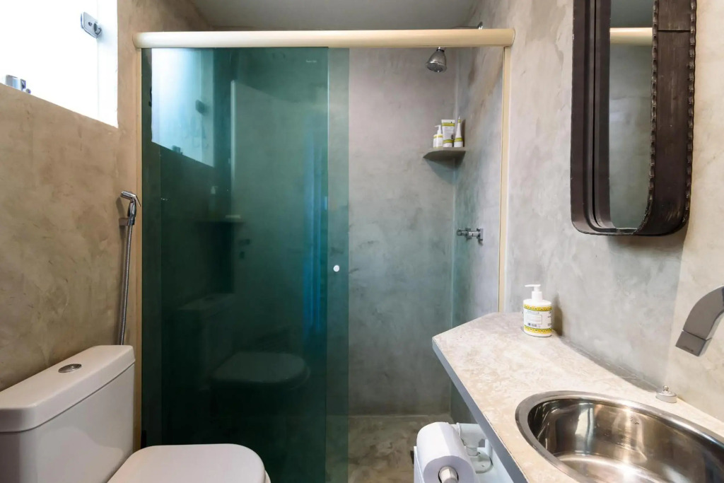 Ocean Blue Moderno com Vista Espetacular ao lado do Leblon na frente da Escola Stella Maris Garagem Internet Veloz 2 Smart TVs Piscina Sauna