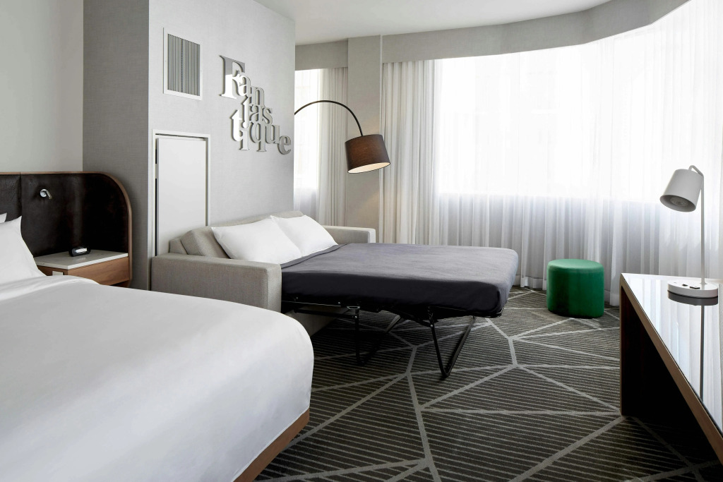 Renaissance Montreal Downtown Hotel