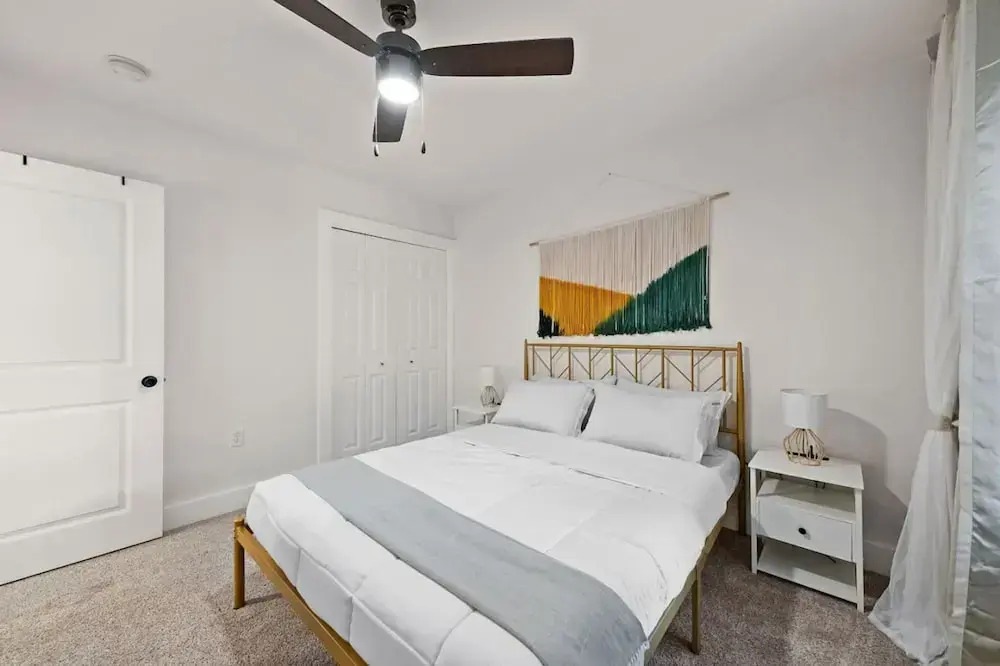 Spacious 6 Bed House Airport Pet Friendly AFB