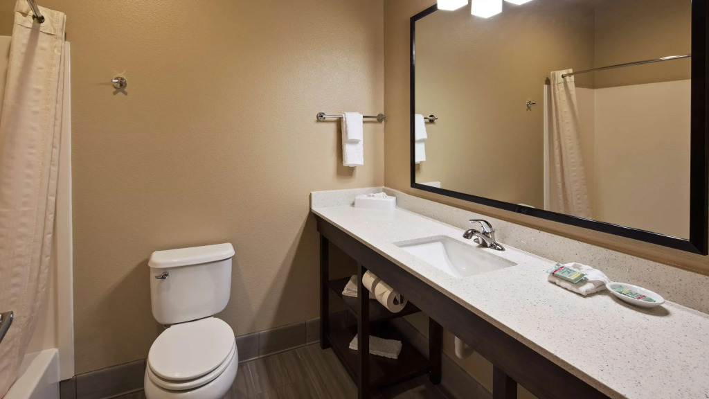 Best Western Golden Spike Inn & Suites