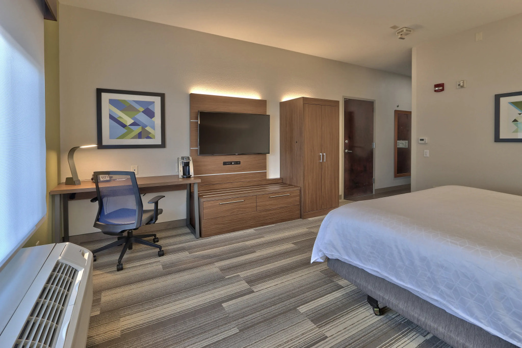Holiday Inn Express & Suites - Albuquerque East by IHG