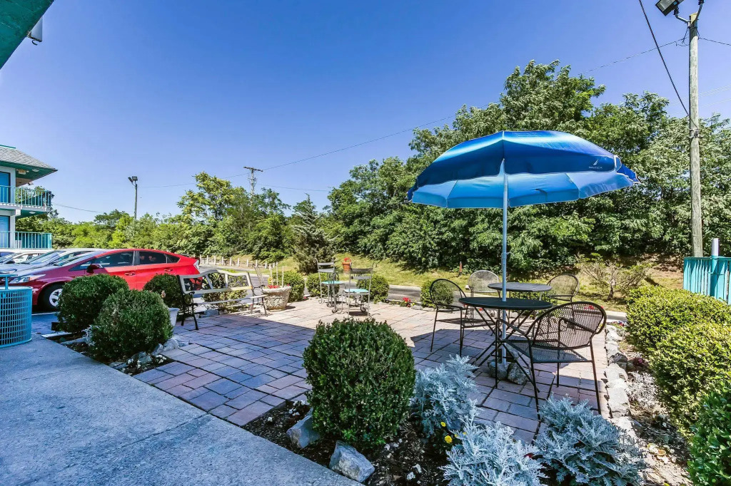 Rodeway inn- Nashville airport - Downtown - Mexican Restaurant on site