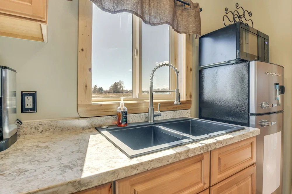 Cozy Dillon Retreat: Fireplace, Mountain Views!