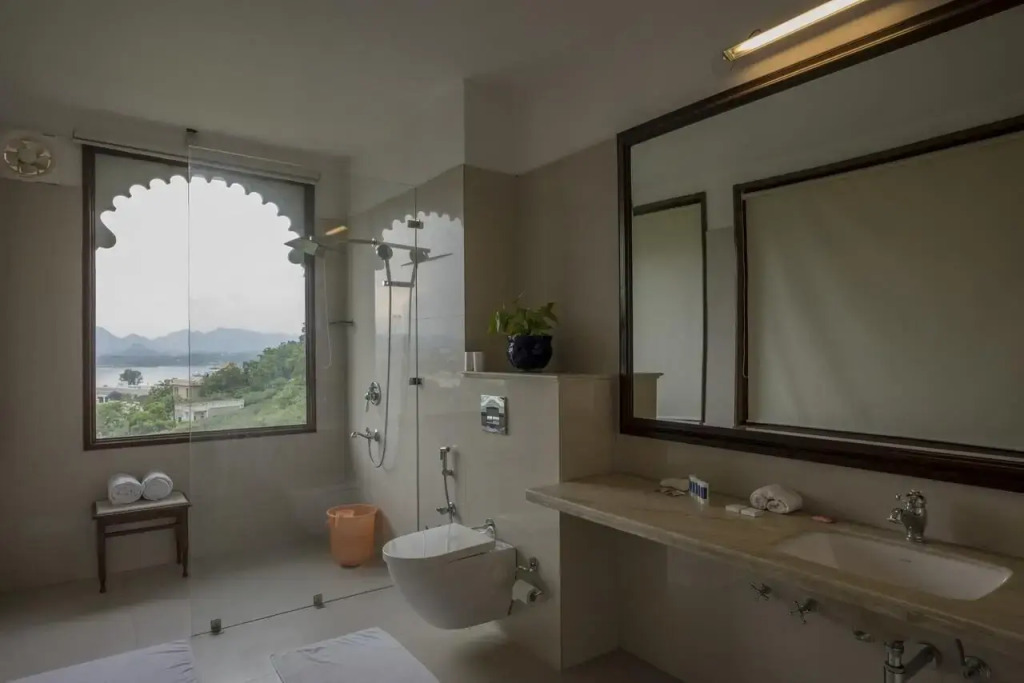 Raj Kuber - A Boutique Lake View Hotel