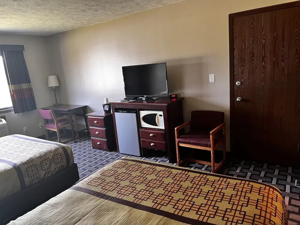 Sky Lodge Inn & Suites - Delavan
