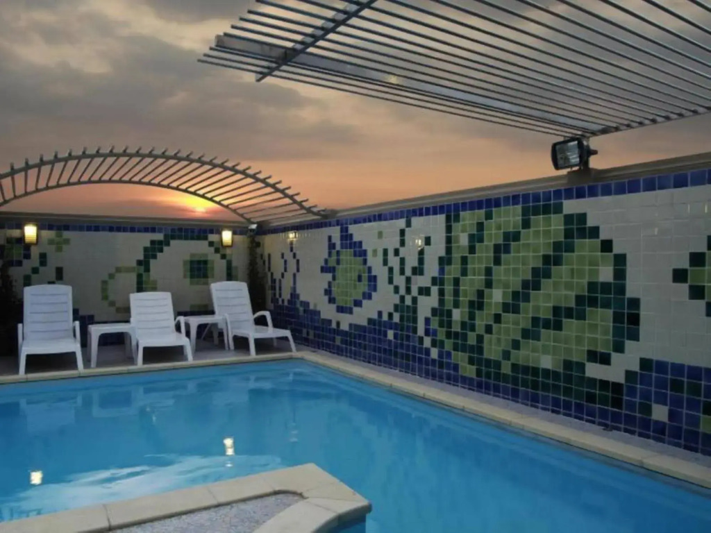 Golden Globe Apartment