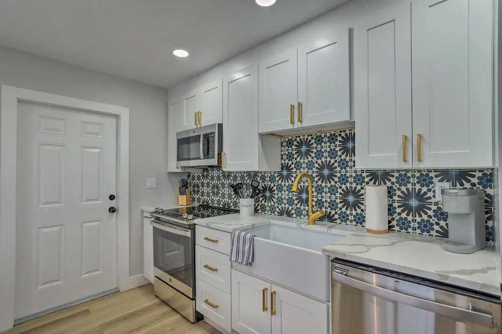 Cozy West Palm Beach Condo: 1 Block to Shore!