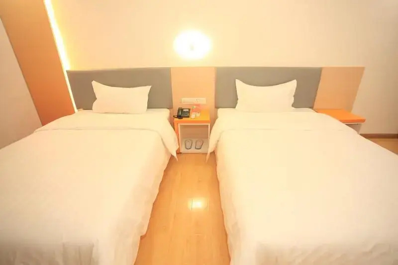 7Days Inn Hotel (Foshan Pingzhou Yuqijie East Gate)