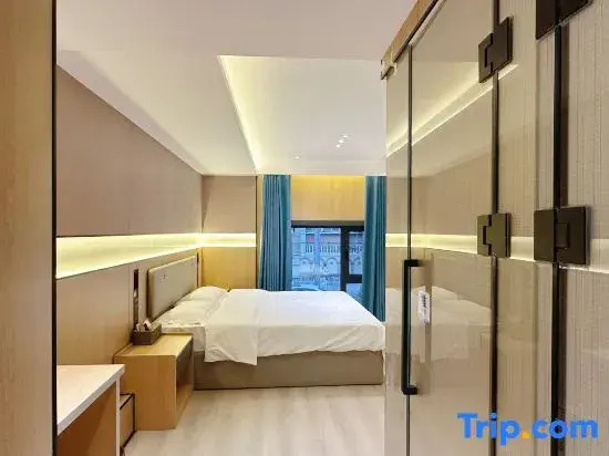 Yixin Hotel (Qingdao Zhanqiao Railway Station East Square)