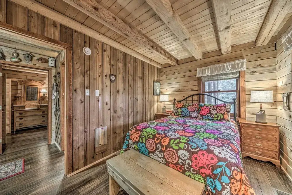 Tree-lined 'polly's Perch' w/ Mountain Views!