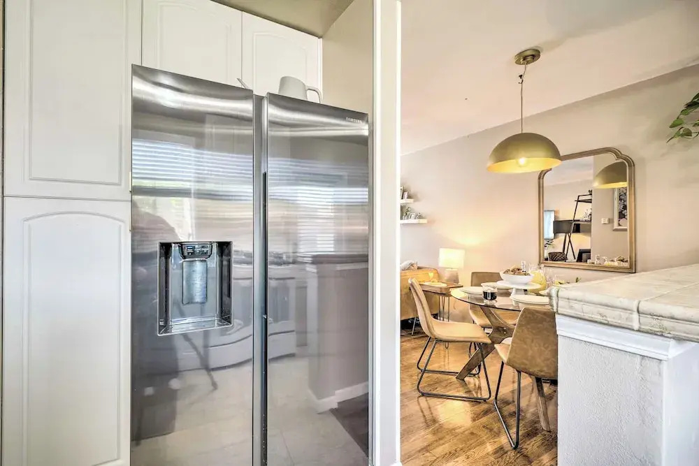 1 Mi to Dtwn Burbank: Mod Gem w/ Private Yard