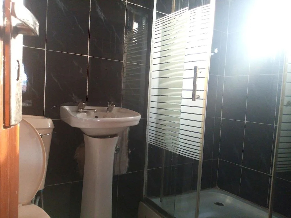 Aquatic Suites & Lounge