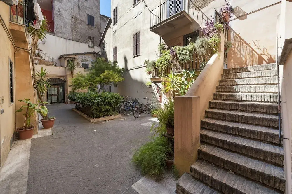 Travel & Stay - Chiavari