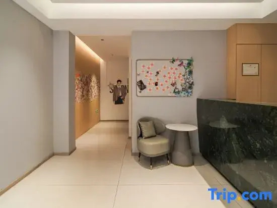 Yinghe Light Luxury Smart Homestay (Hengdian World Studios Store)