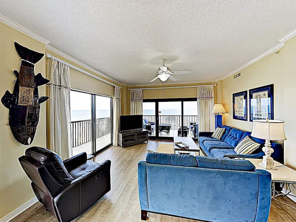 New Listing! Beachfront Corner-unit W/ Pools 3 Bedroom Condo