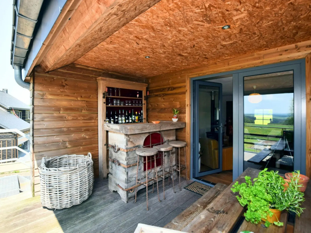 Comfortable and spacious apartment with cosy terrace and fabulous view