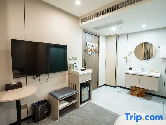 Shanghai Xingxin Holiday Hotel (Zhouhai Road Subway Station)