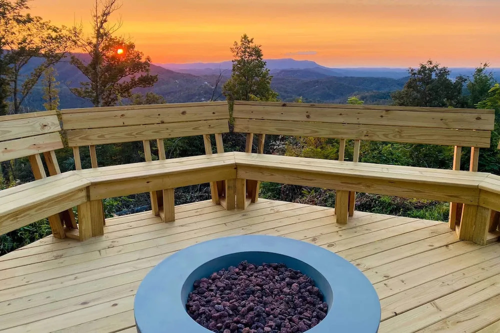Deck & Hot Tub: Mtn-view Gatlinburg Cabin