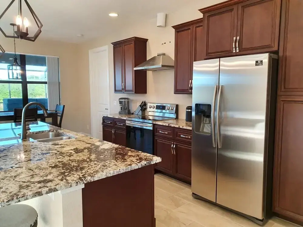 Stunning Brand NEW 3 bed Home Fabulous Pool Overlooking River