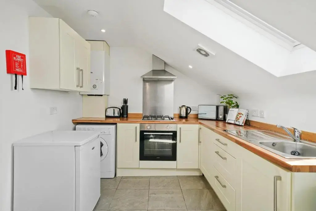 6 Sarah House by Truestays - 2 Bedroom Apartment - FREE Wifi & Parking