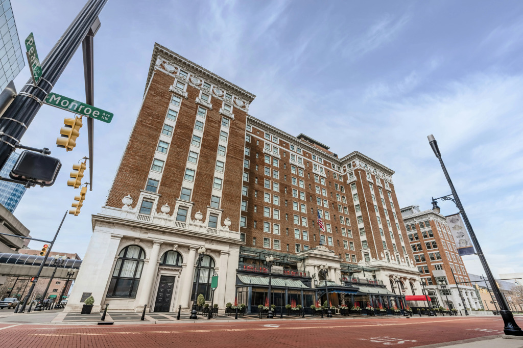Amway Grand Plaza Hotel, Curio Collection by Hilton