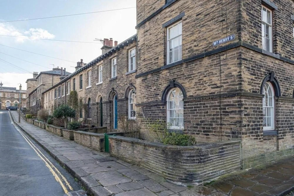 Riverside Balcony With Parking Minutes To Saltaire