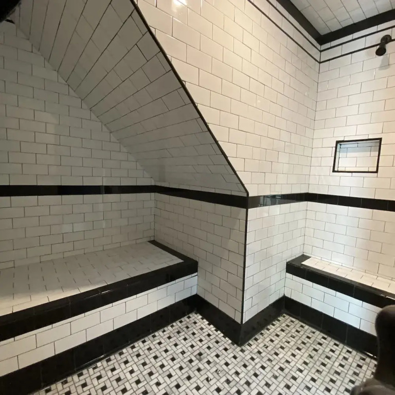 Crews Quarters Boarding House - Caters to Men