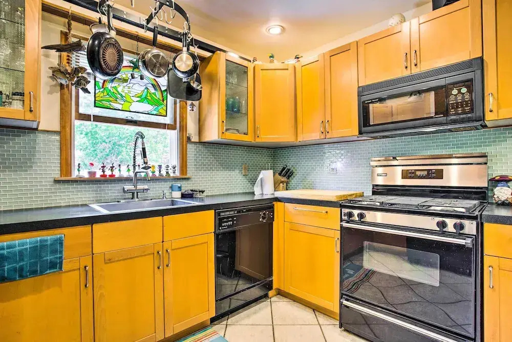 Charming Hampton Bays Home 5 Mi to Coopers Beach