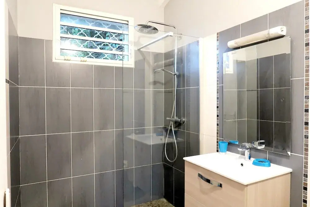 House With 3 Bedrooms in Le Gosier, With Shared Pool, Enclosed Garden and Wifi - 3 km From the Beach