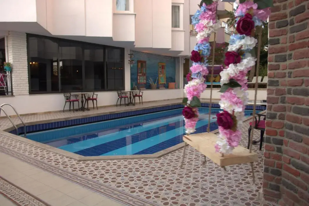 Azuu Suite Hotel