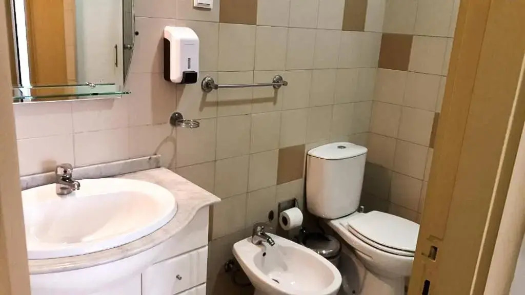 4-As Center Apartments