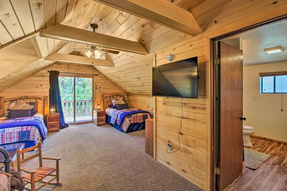 Rustic, Forest-view Retreat in Heber-overgaard!