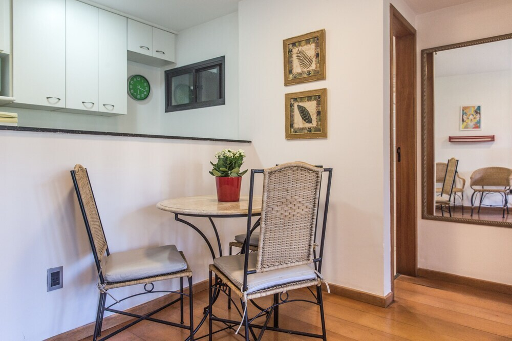 Ipanema 503 - Apart Hotel - Quadra da Praia com Piscina, Sauna, Academia e Garagem.