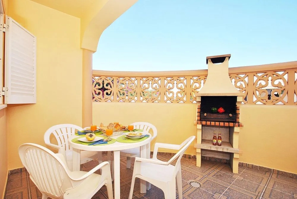 Villa Puerto Rico - com piscina aquecível e BBQ na Galé